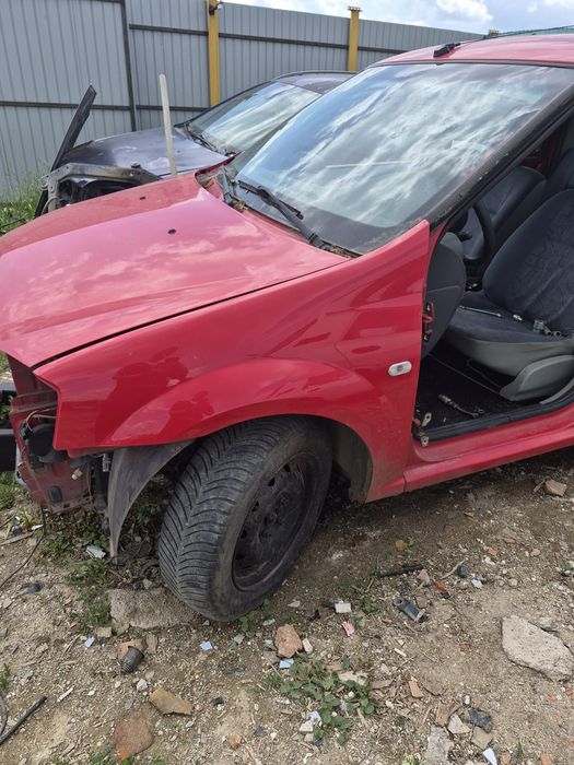 Aripa stânga dreapta roșu dacia logan 2005-2012