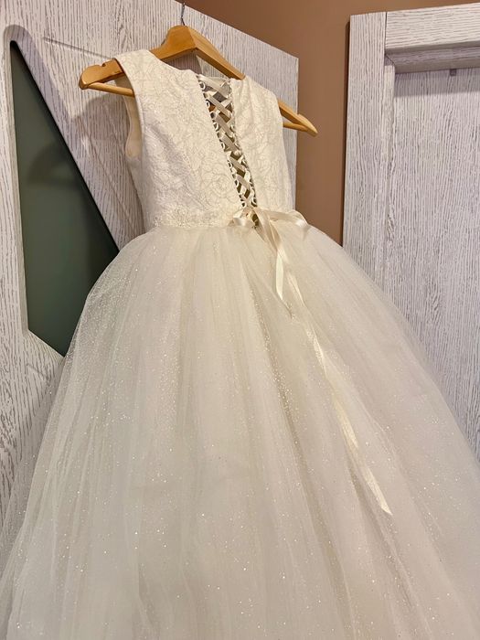 Прекрасна  рокля за шаферки или кръщене 8-9 години 128-134 р-р