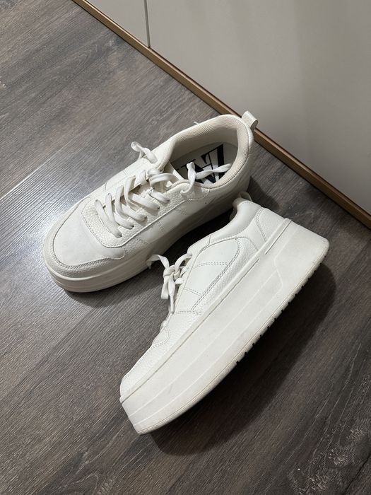 Кроссовки Zara белые 38 р