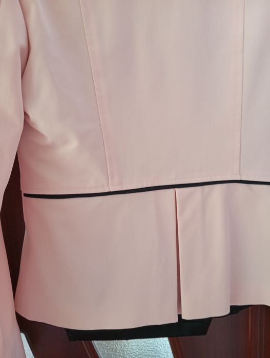 Costum dama roz pudra