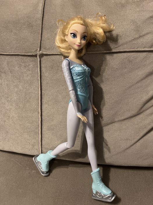 Papusa Elsa Disney Ice Skating