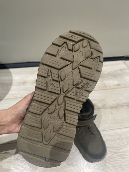 Продам детские ботинки для мальчиков.