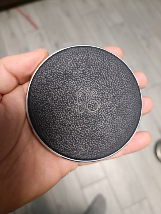 Încărcător wireless Bang& Olufsen Beoplay charging pad