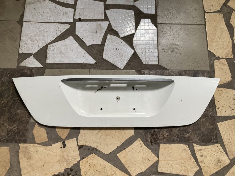 Накладка на крышку багажника Мерседес W211 / Mercedes W211