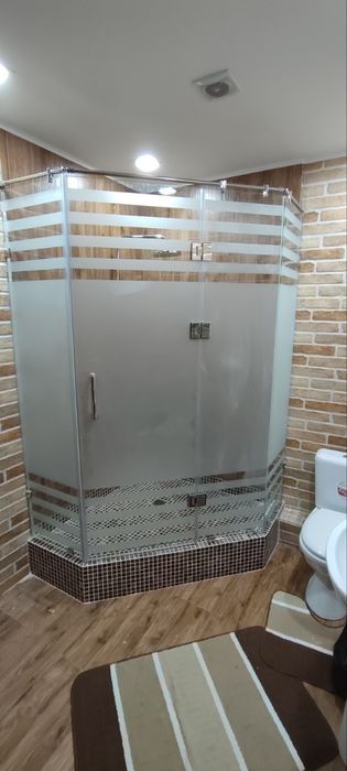 Стеклянные перегородки.  Душевые кабины. Dush kabina.