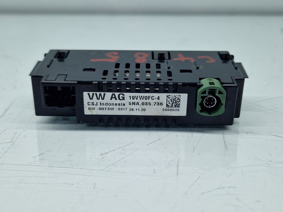 Conector auxiliar USB Volkswagen Touran (5T1) R-line [Fabr 2015-preze