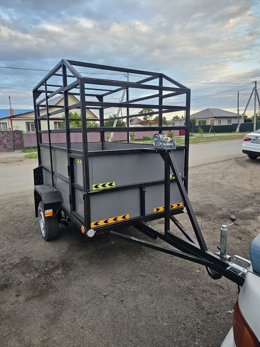 Продам прицеп коневоз, с документами,