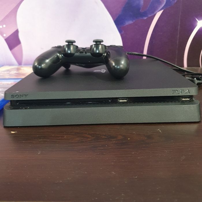 PS4 Slim 1TB + Controller + 6 Jocuri