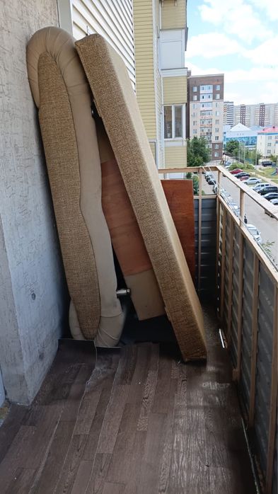 Отдам даром диван