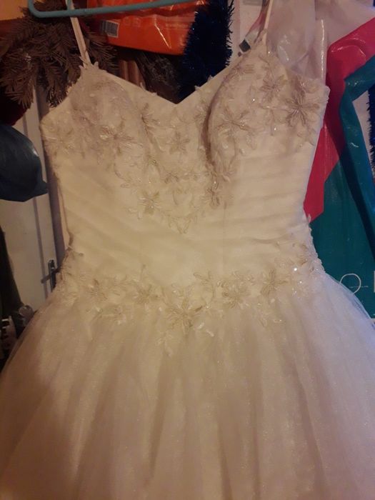 Vand rochie de mireasă