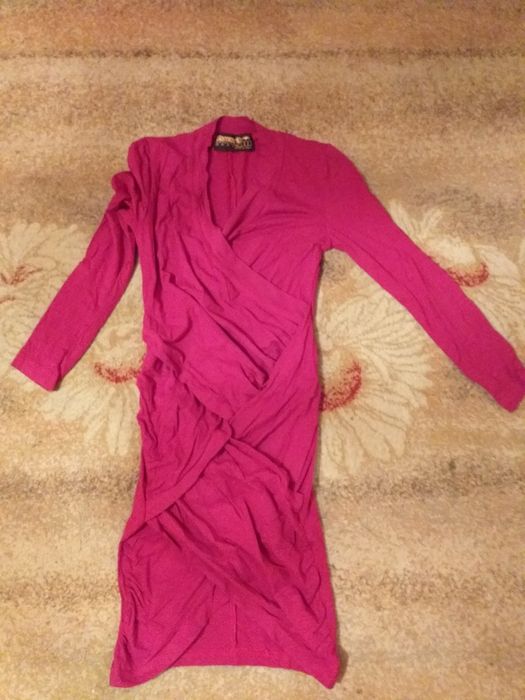 Продавам нови рокли, размери С-М