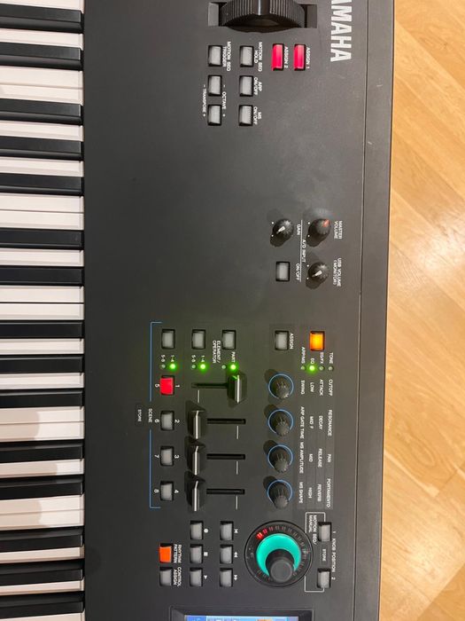 Pian digital Yamaha MODX8