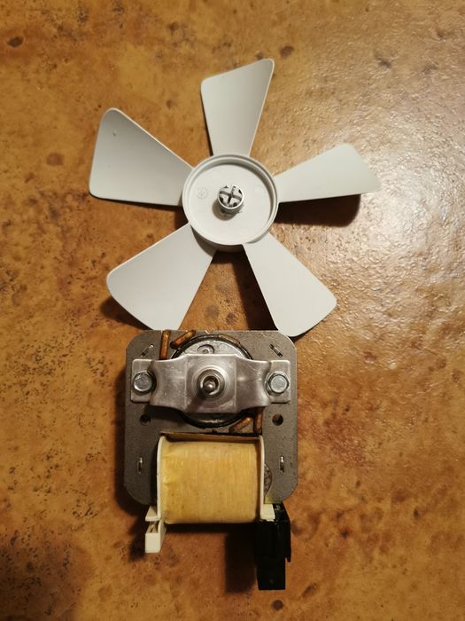 електромоторче с помпа, трансформатор и вентилатор