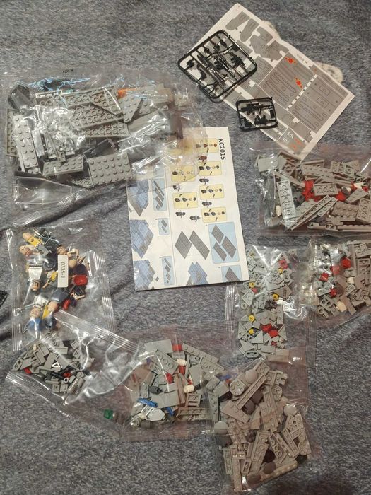 Joc constructii tip Lego avion J-15 cu 1186 piese si 4 figurine