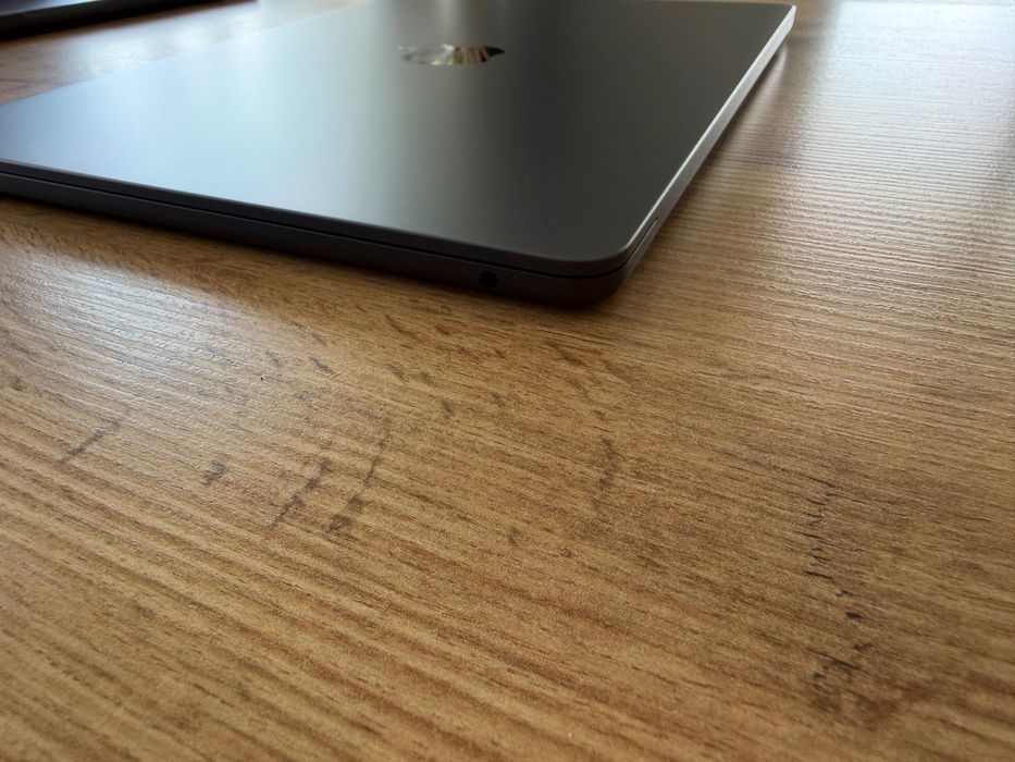 MacBook Air 13" M4 10-CPU, 10-GPU, 24GB RAM, 512GB SSD В ГАРАНЦИЯ