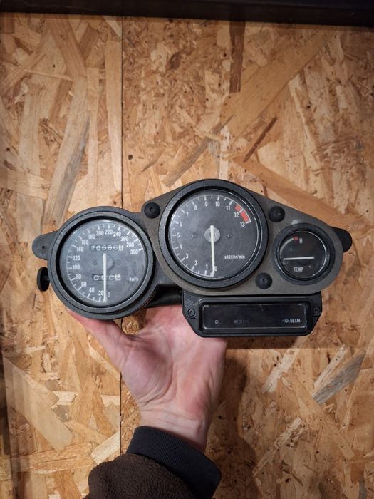 Bord Yamaha FZR 1000