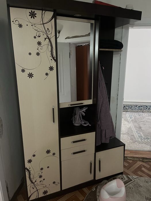 Продается шкаф для прихожий