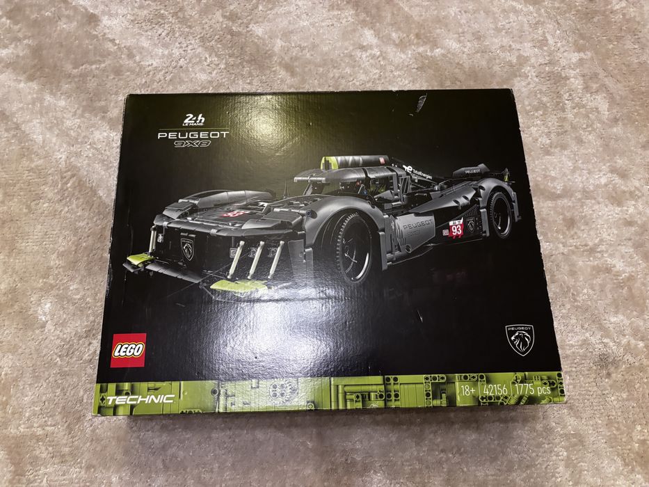 LEGO Technic: Peugeot Le Mans Hybrid Hypercar 42156