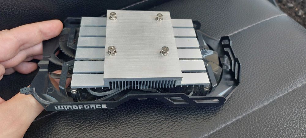 Radeon 5 240 Low Profile, răcire GTX 750Ti