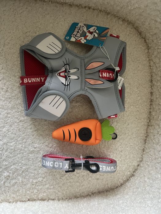 Комплект нагръдник и повод „Бъгс Бъни“