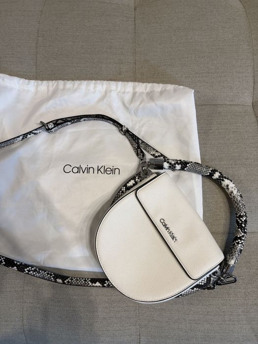 Бяла дамска чанта Calvin Klein