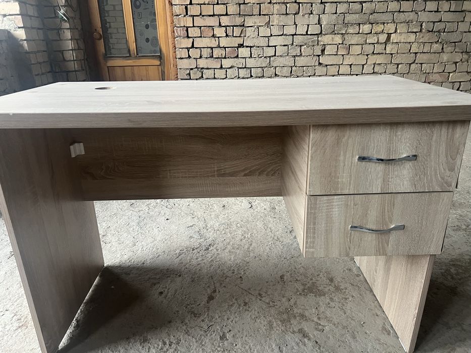 Стол для офисных работ