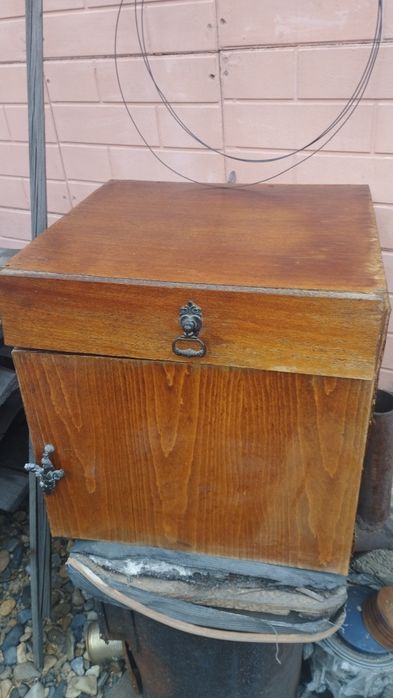 Детский стеллаж . Тумбочки 2000 и 1000тт.