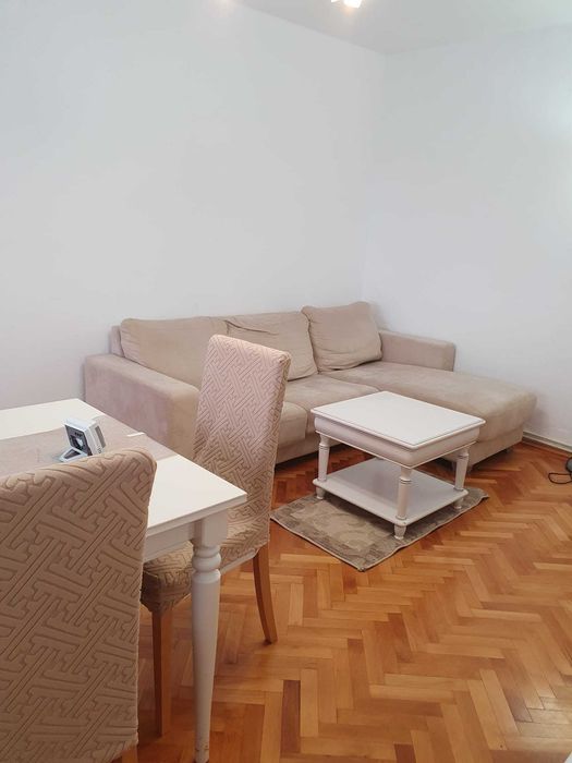 Inchiriez Apartament cu 2 camere strada Scoala de Inot