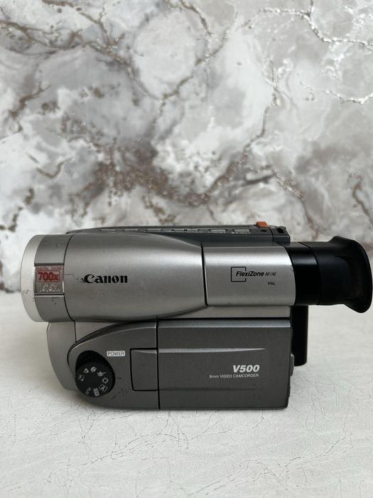 Canon V500 8mm Video Camcorder