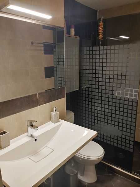 Дава се под наем Двустаен апартамент в София, Център - 54 кв.м за 373.83 € - Снимка #2