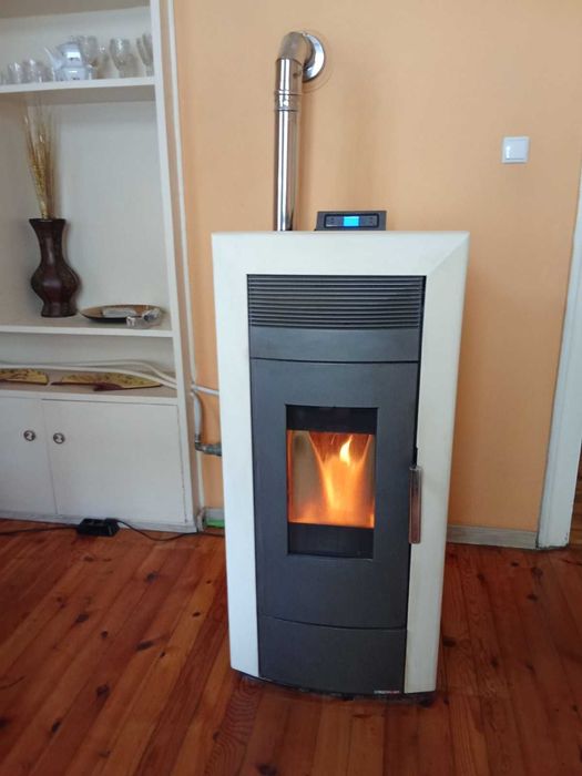 Продавам пелетна камина с водна риза  за етажно отопление COMMO 21, марка ALFA PLAM, 21 kW