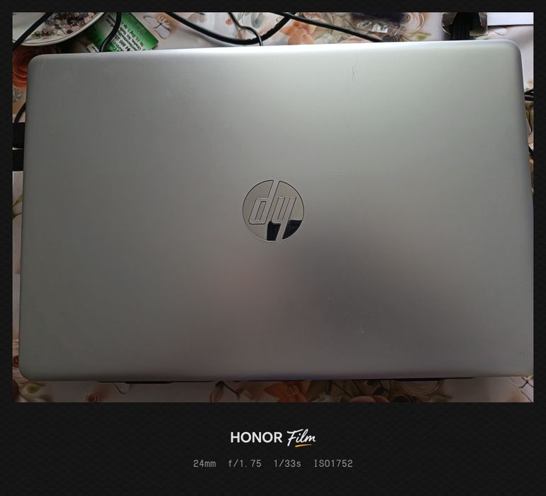 Vând laptop HP Ryzen 3-2,60 GHz, SSD 500GB, RAM 500GB