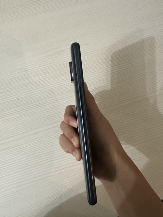 POCO X3 NFC телефон продаю