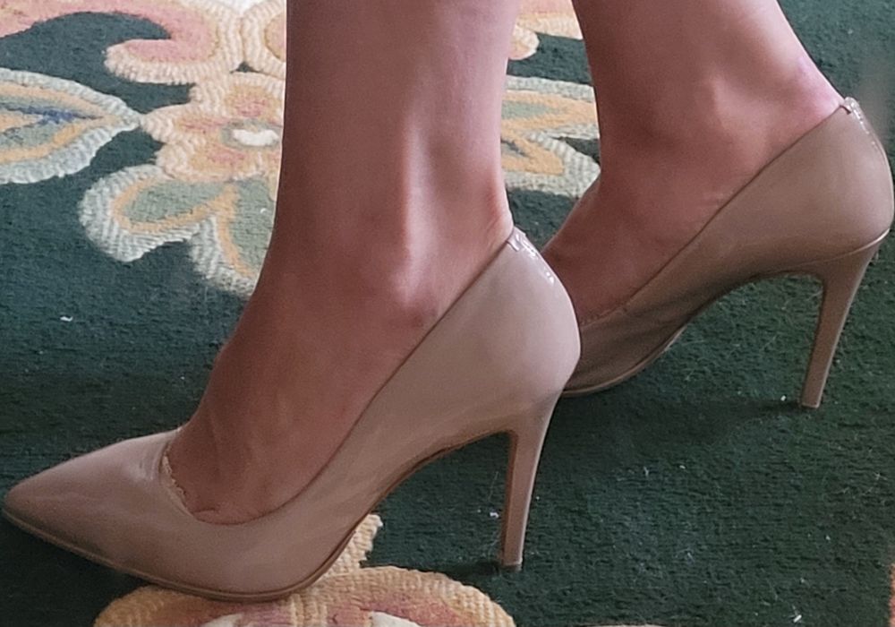 Pantofi stileto nude