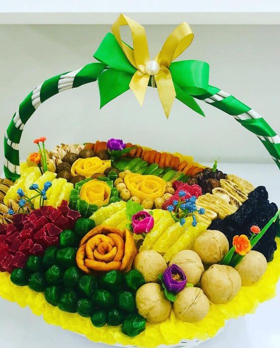 Корзина из сухофрукты