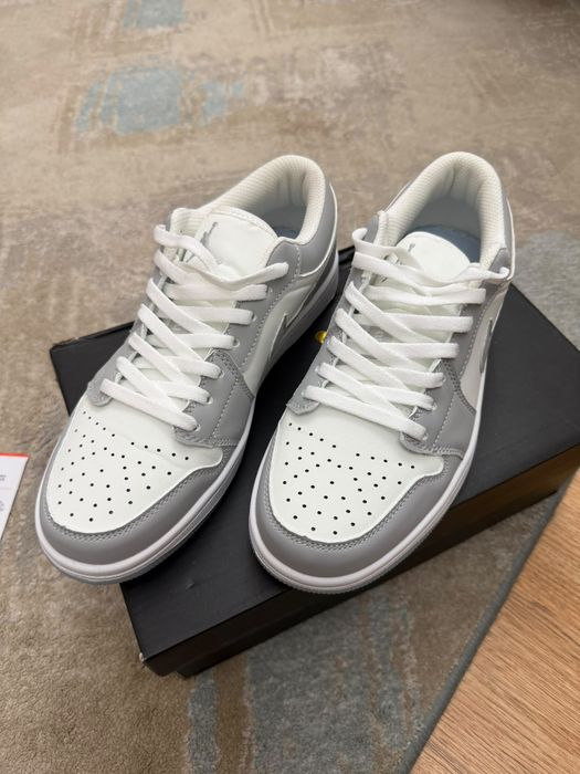 Nike air jordan low 1