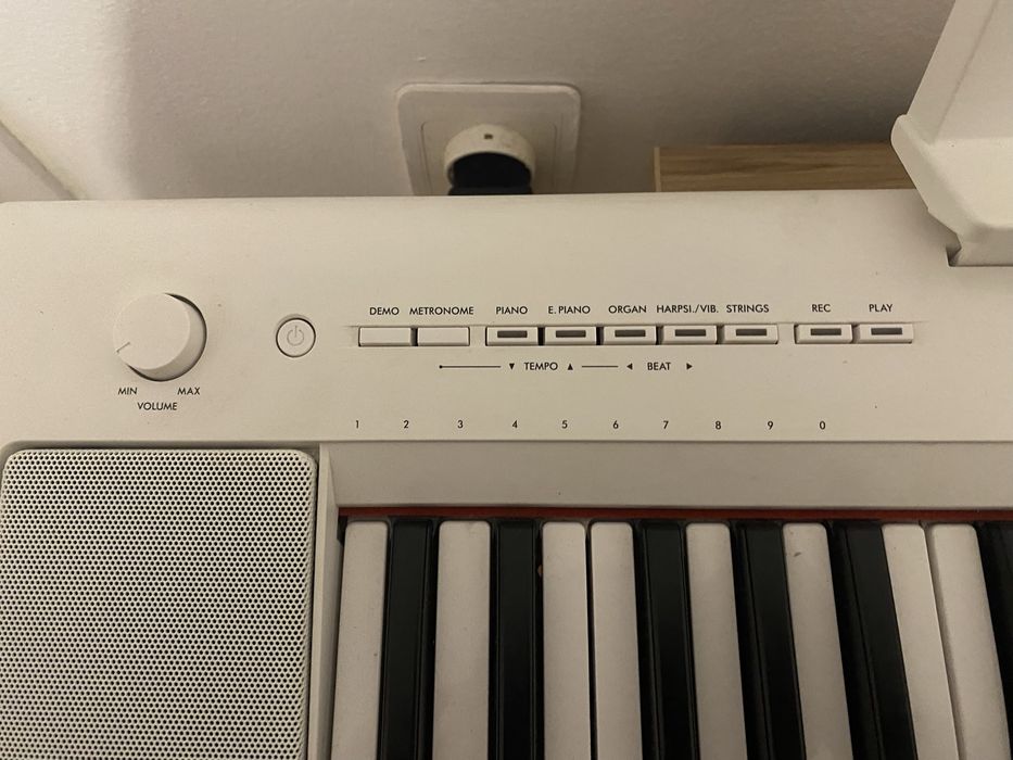 Pianina  Yamaha Alb