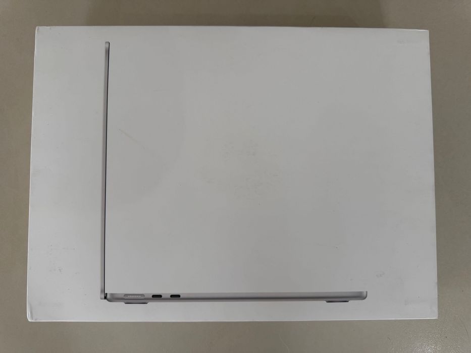 ЧИСТО НОВ MacBook Air 13" M4 Chip 10-CPU, 10-GPU, 16GB RAM, 512GB SSD