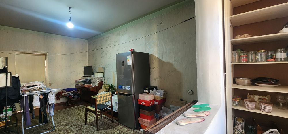 Продается Мирзо Улугбек район Кателний 2комнатная место отлично