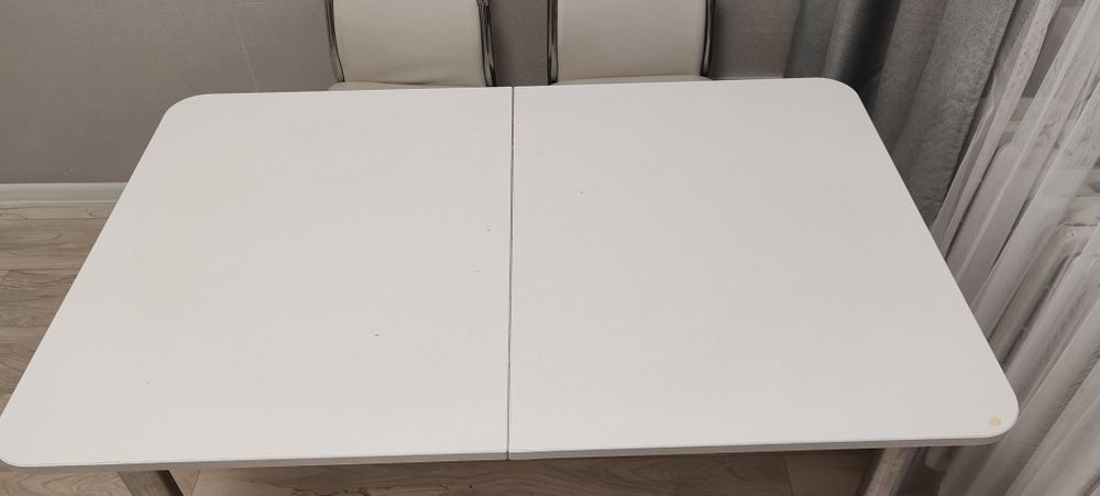 Стол с 3 мя стульями