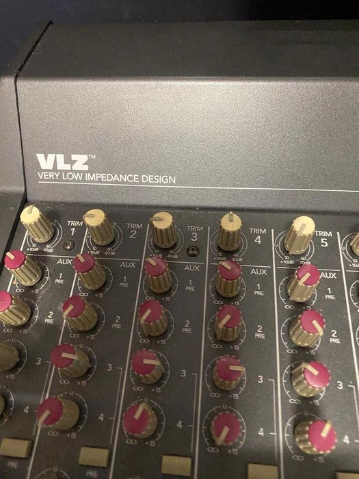 mixer  MACKIE 24.4.2 4 BUS MIXING CONSOLE SR24.4