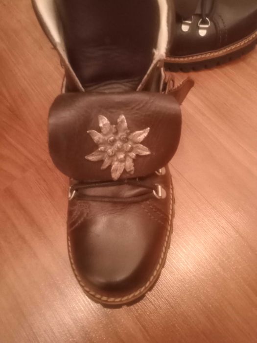 Продам женские  кожаные ботинки