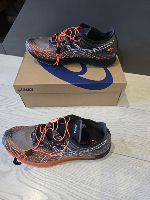 Оригиналнк маратонки asics 48 размер, UK 12