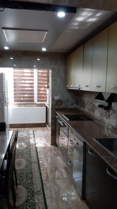 Apartament cu 4 camere de închiriat