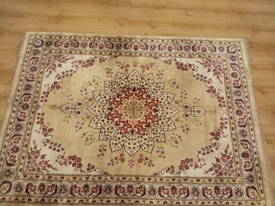 Ковры шелковые разные