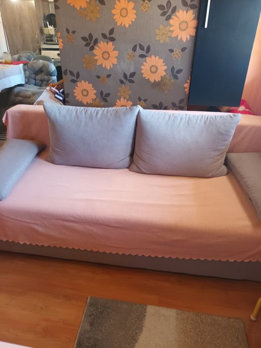 Продавам диван сив цвят разтегателен