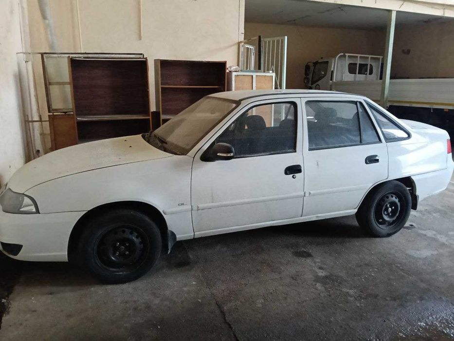 Nexia 2 oq sons sotiladi