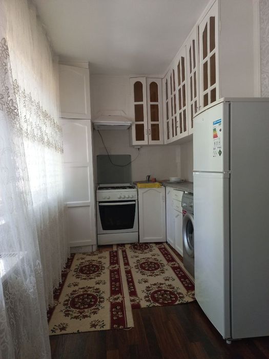 Сдаётся 2 комнатная 2этаж кирпичный дом Пр Навои