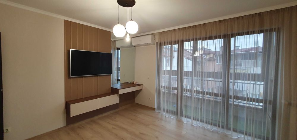 Дава се под наем Многостаен апартамент в Пловдив, Център - 140 кв.м за 1495.83 € - Снимка #9