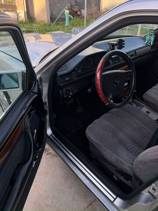 Mercedes-Benz w124